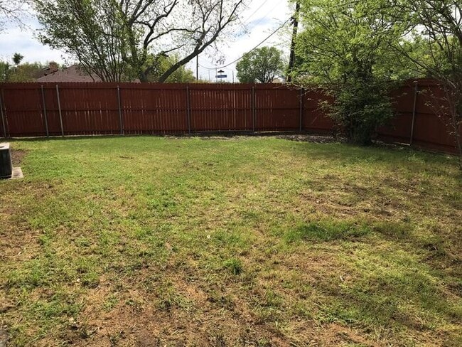 Building Photo - Richardson 2 Bedroom 2 Bathroom and 1 Car ...