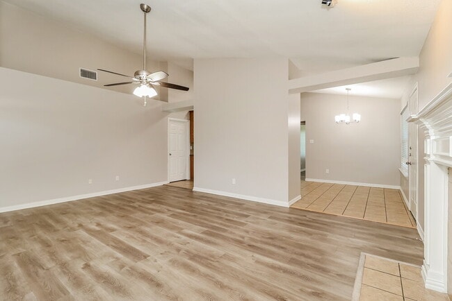 Building Photo - 7917 Val Verde Dr