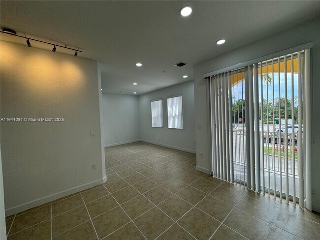 Foto del edificio - 10012 NW 7th St