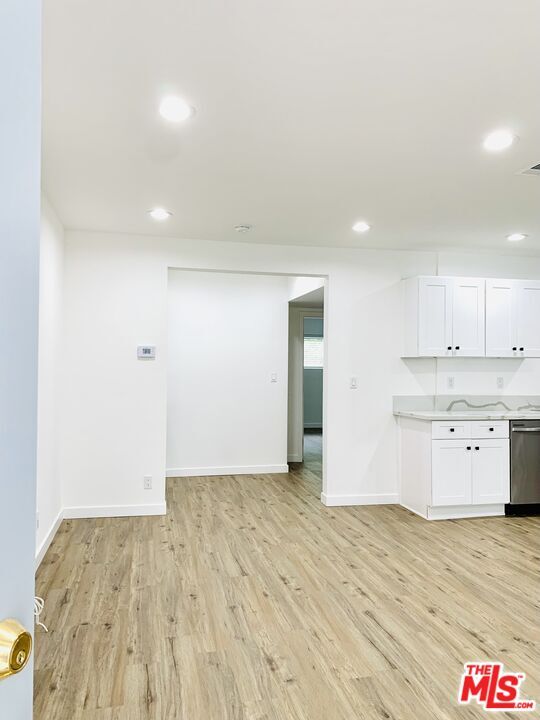 Foto del edificio - 5263 Riverton Ave