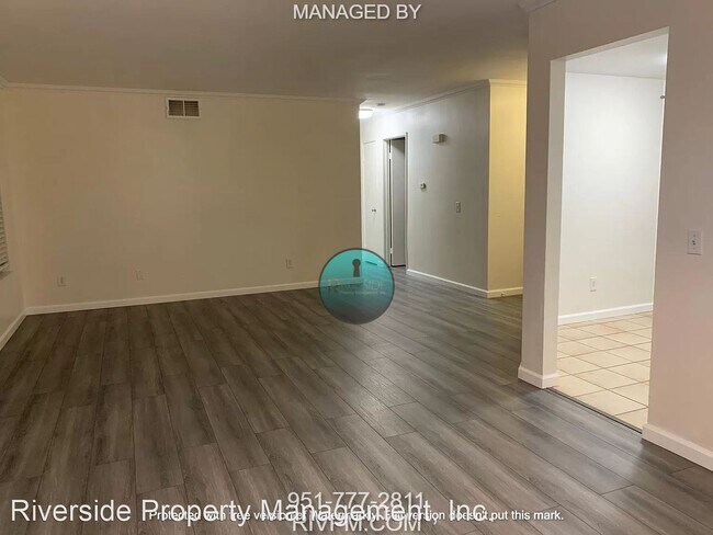 Building Photo - 3 br, 2 bath House - 1124 Massachusetts Ave