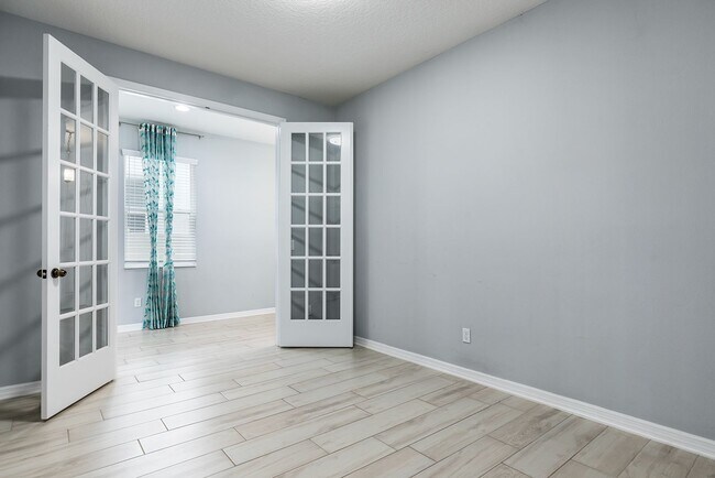 Foto del edificio - PRATICALLY BRAND NEW HOME IN GATED COMMUNITY!