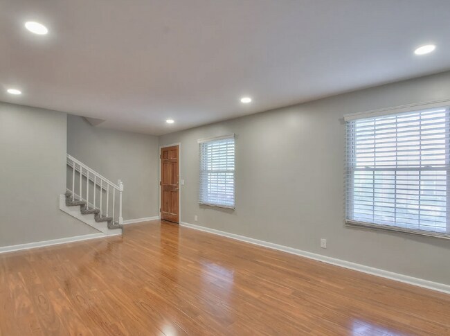 Foto del edificio - Newly Renovated 3-Bedroom in Hickory Valley Condos, Community Pool and Pet Friendly!