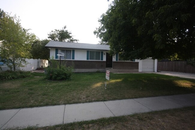 Building Photo - 2861 Cayenne Dr