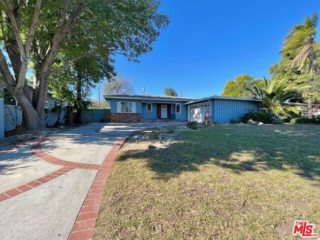 Building Photo - 8377 Remy Ave