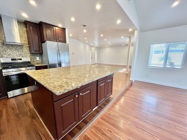 Building Photo - 4BR/3BA Large House - Single Story, No Carpet, AC, Washer/Dryer in Unit, Small Yard, 2 Car Garage...