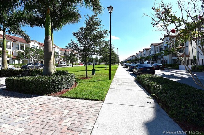 Building Photo - 9500 SW 167th Ave