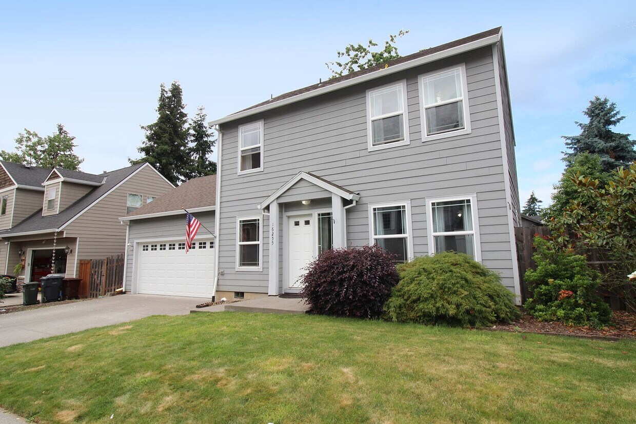 Foto principal - Custom Clackamas 3 Bedroom Home On Private...