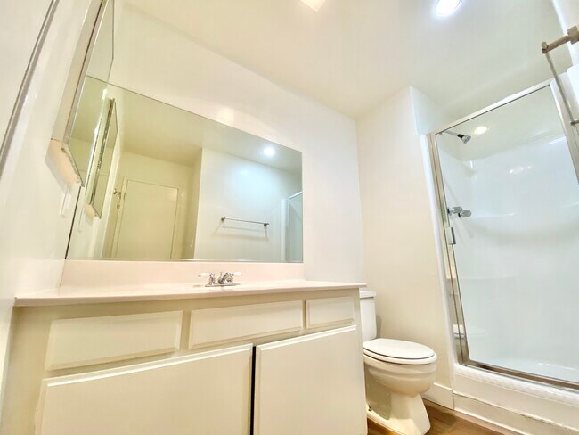 Building Photo - 3411 Strongs Dr