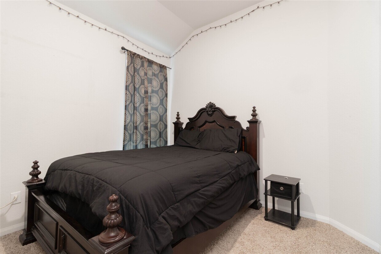 Foto del edificio - 2209 Cedar Vly Dr