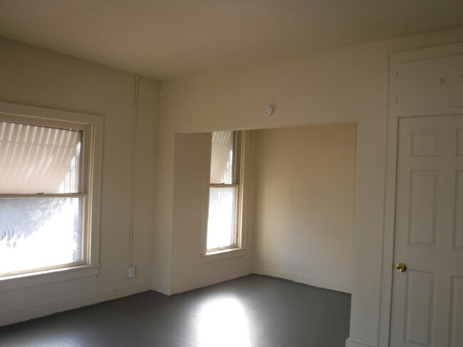Building Photo - 508 S 15th St