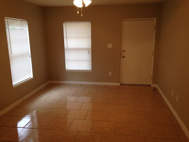 Building Photo - 1593 Balkin Rd