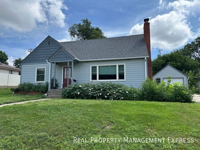 Building Photo - Cozy 4 Bedroom 3 Bathroom Home