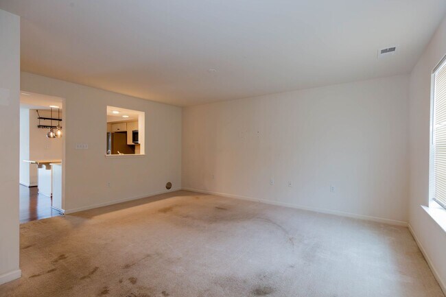 Foto del edificio - 3 Bed, 2.5 Bath, Townhome in Ranson, WV