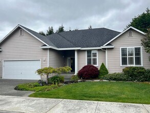 Building Photo - 4835 Dickson Dr