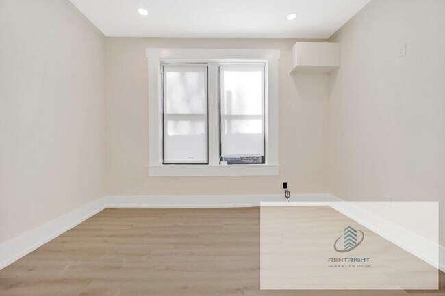 Foto del edificio - 944 N Damen Ave