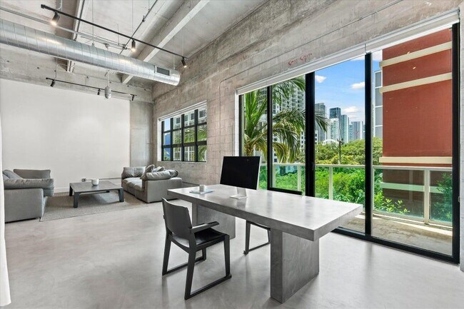 Building Photo - 1749 NE Miami Ct