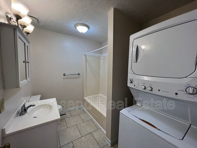 Building Photo - 912 Emory Ct