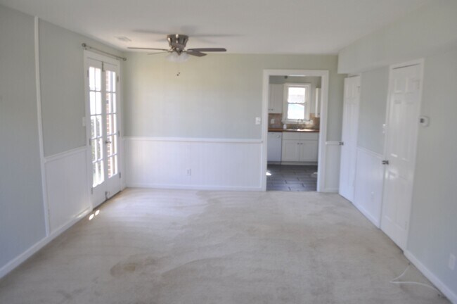 Foto del edificio - 9396 Pine Tree Rd