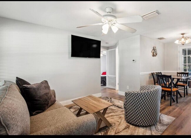 Foto del edificio - 11491 101st St N