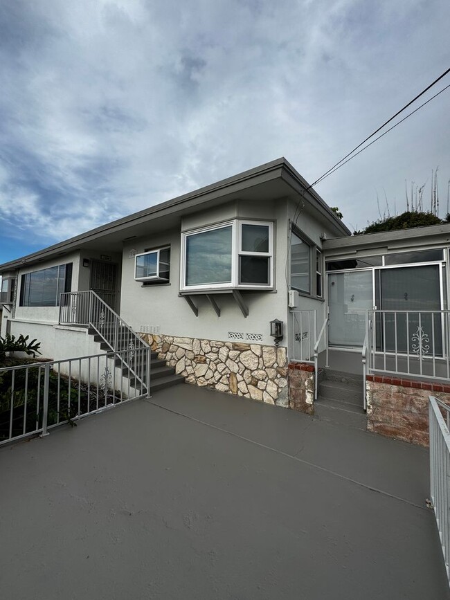 Building Photo - Guy &amp; Crowell