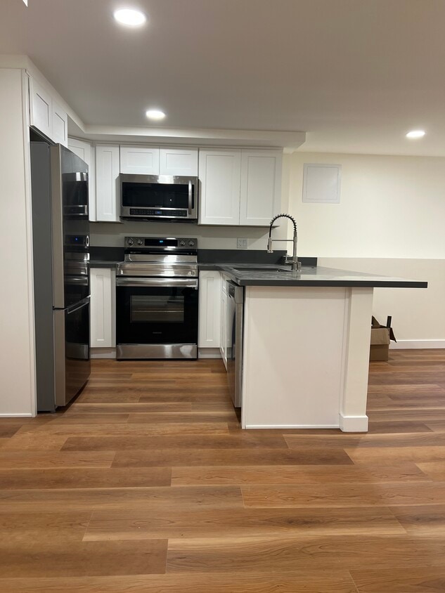 Foto principal - 4427 38th Ave SW