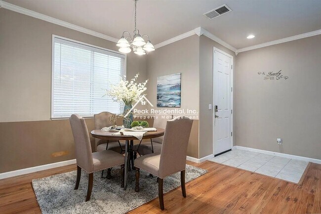 Foto del edificio - Beautiful Elk Grove 3bd/2.5ba Home with 2 Car Garage