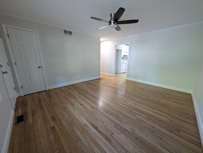 Foto del edificio - 1274 Tredwell Dr