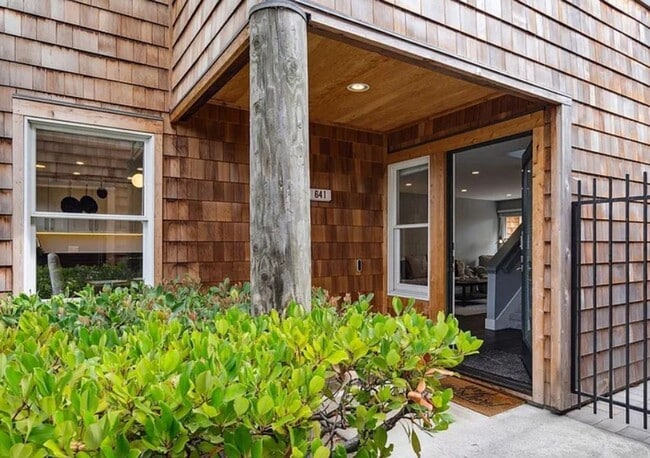 Foto del edificio - 641 Centre Ct