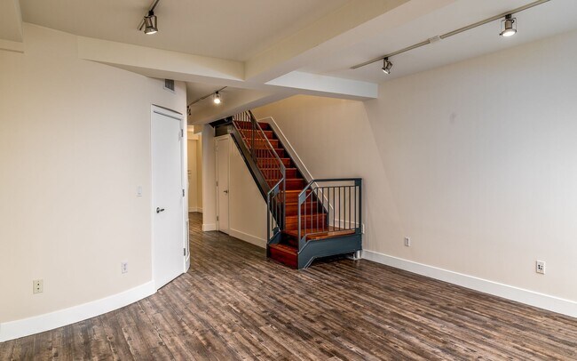 Foto del edificio - Spectacular 2BR/2.5BA w/ In-Unit Laundry a...