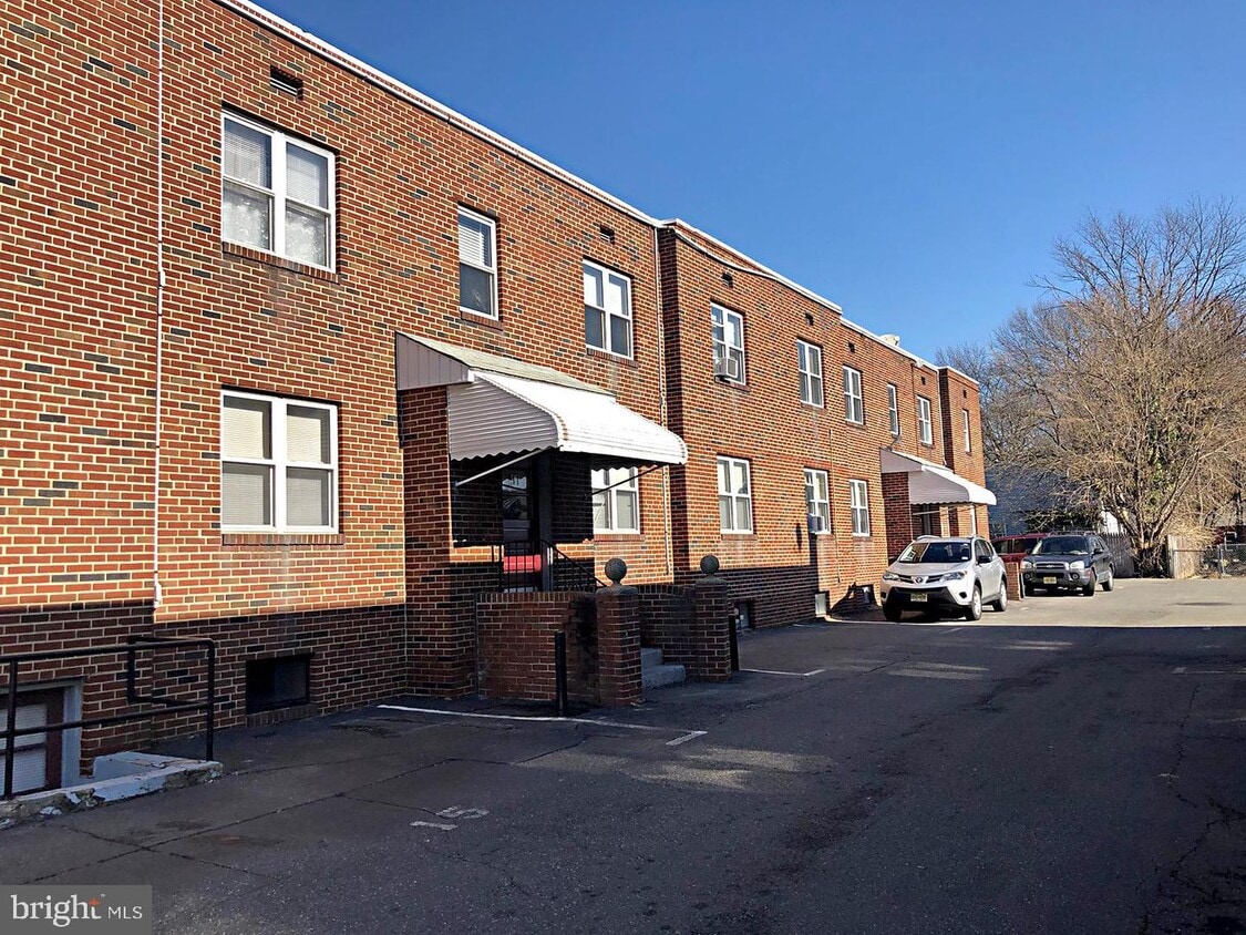 11 S Black Horse Pike Unit 3A, Haddon Heights, NJ 08035 Room for Rent