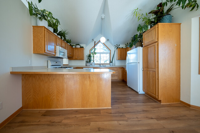 Building Photo - 16252 Parkview Dr SE