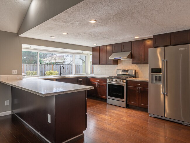 Building Photo - Coburg Ln - Beaverton
