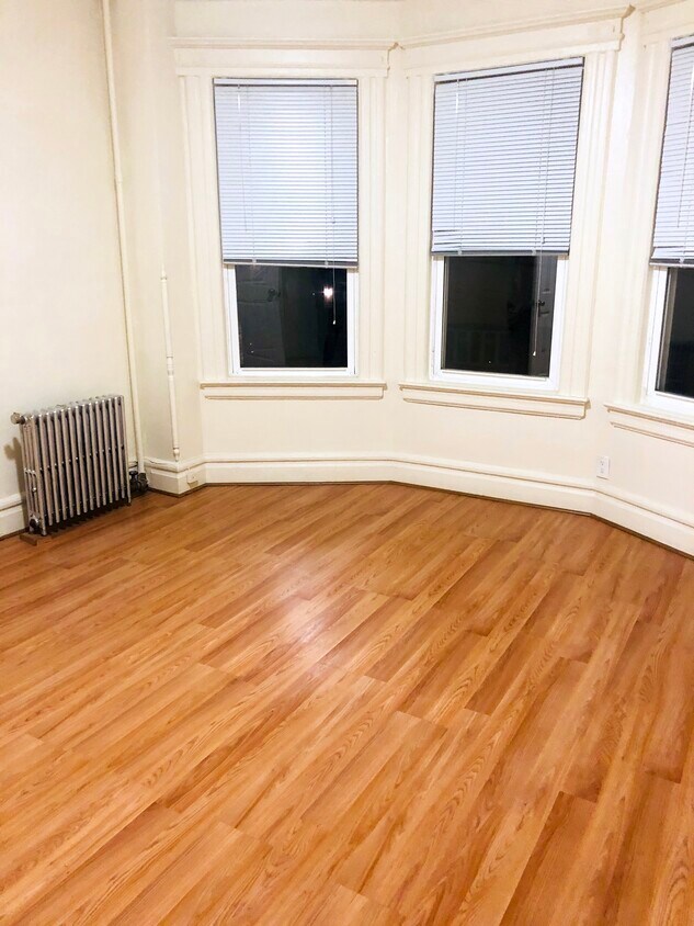 Bedroom - 427 Hamilton St