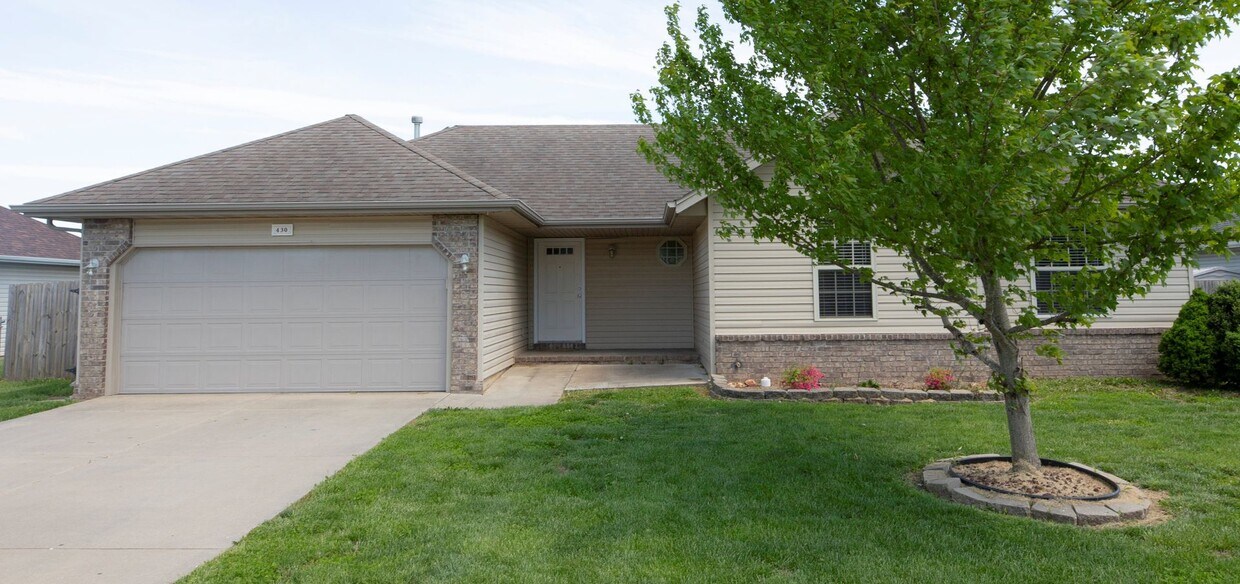 Foto principal - 3 Bedroom in Republic Schools!