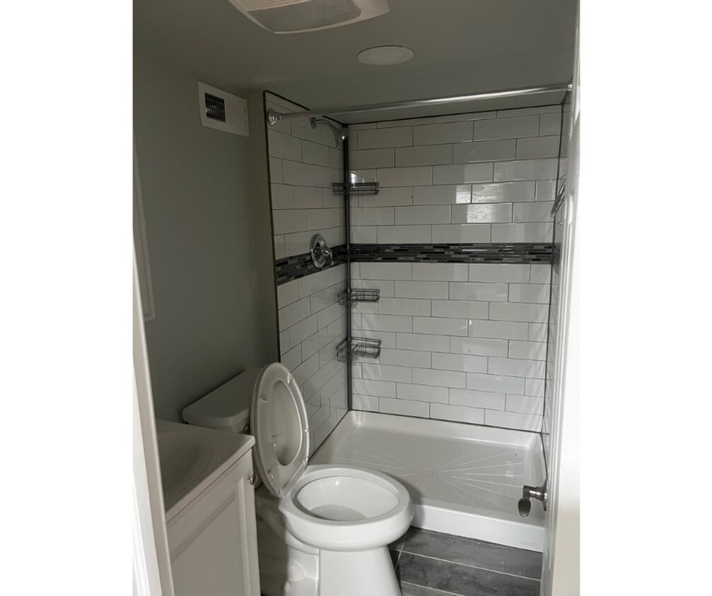 Foto del edificio - 2406 Wilkens Ave