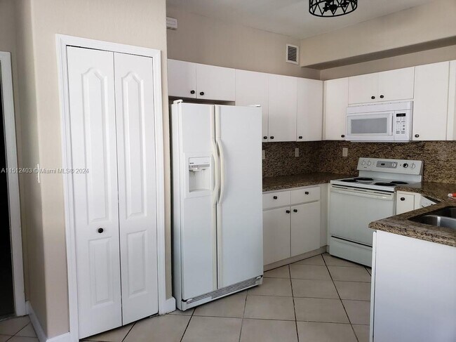 Foto del edificio - 17024 SW 35th St