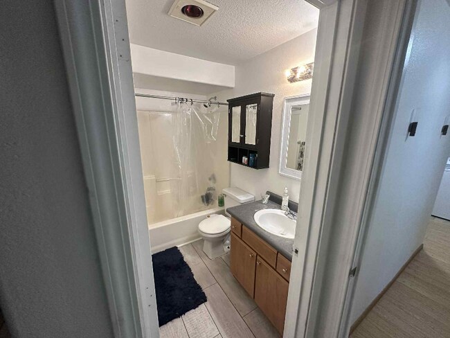 Foto del edificio - 663 NE 162nd Ave