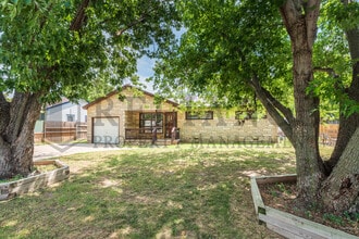 Building Photo - 4642 S vine Ave