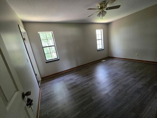 Foto del edificio - Four Bedroom Home in Harrison TN