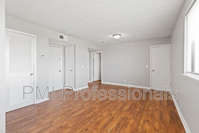 Foto del edificio - 800 Anderson Ln