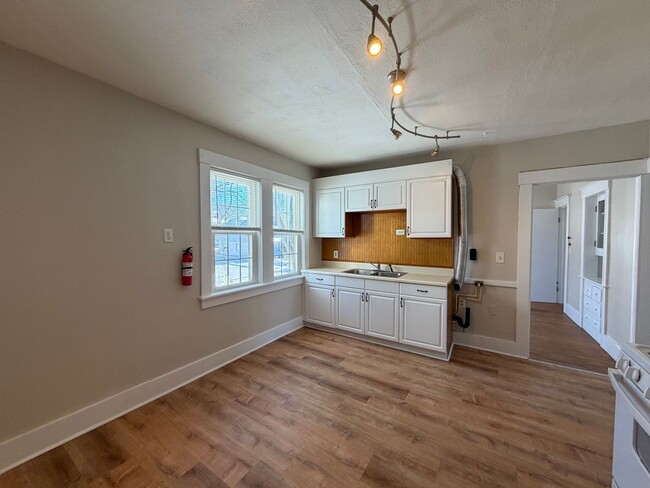 Foto del edificio - 93-95 Stoddard Avenue