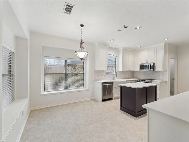 Foto del edificio - 6418 Sugar Bush Dr