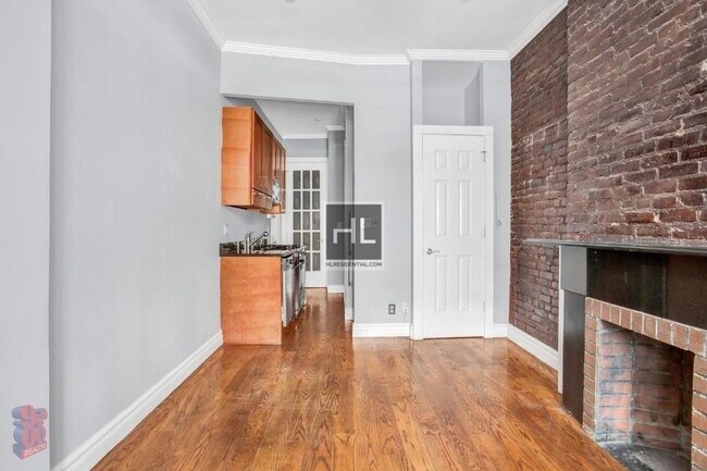 Building Photo - Leroy Street