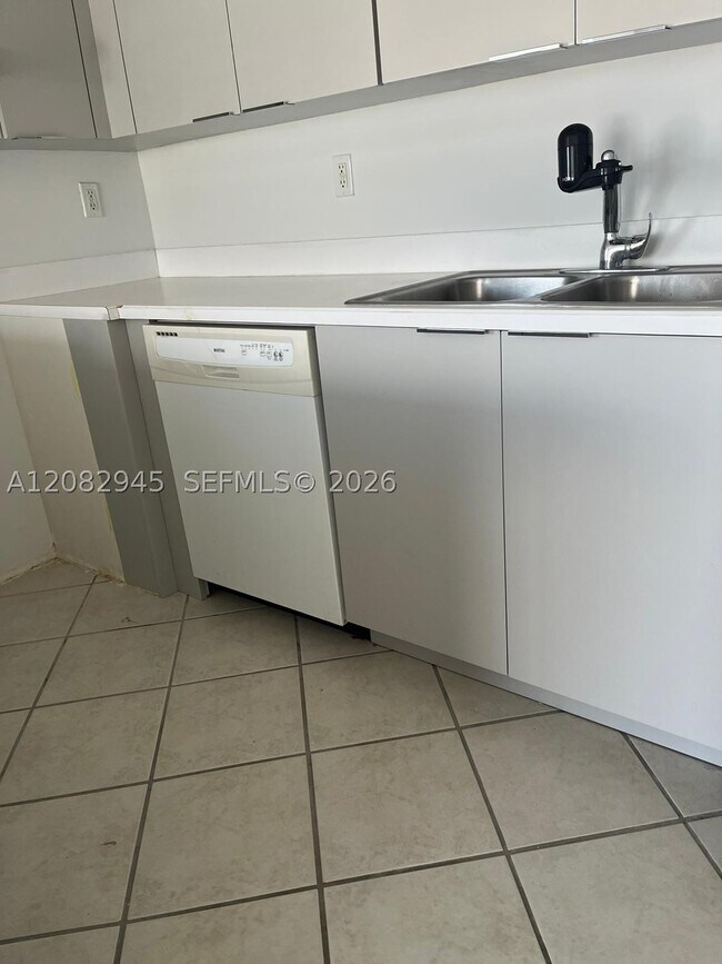 Building Photo - 3500 Coral Wy