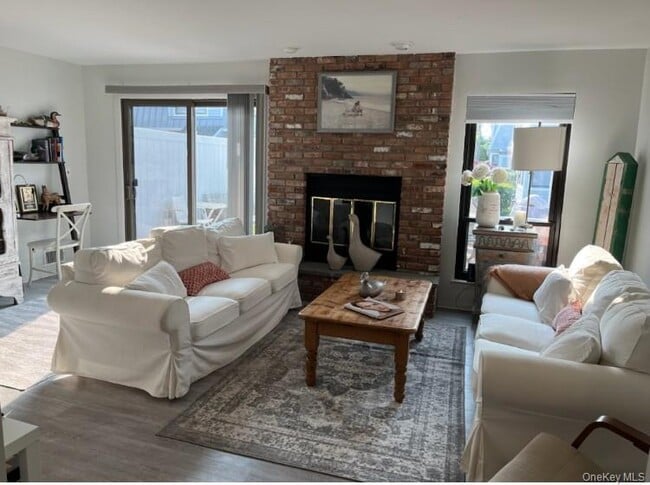 Foto del edificio - 50 Hubbard Ln