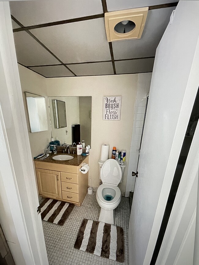 Building Photo - 760 Normandy Ln