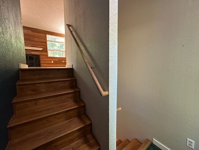 Building Photo - 3 Bed 2 Bath home with 2 Car Garage in Bellingham