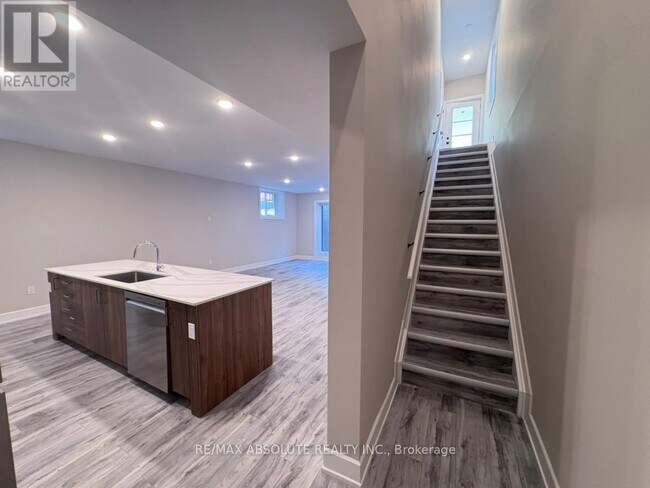 Photo du bâtiment - 613-613 Parkview Rd