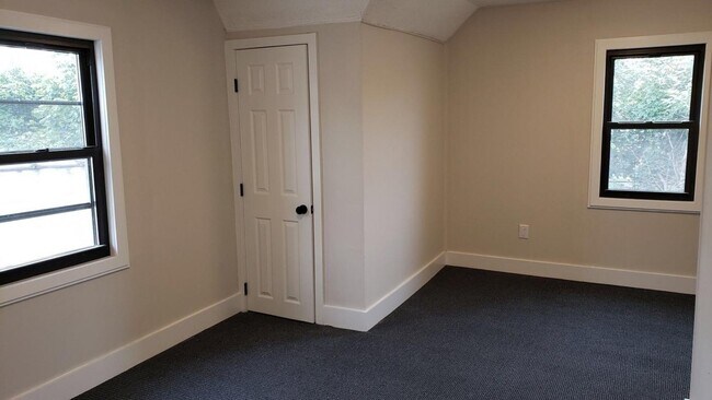 Foto del edificio - 1571 E 15th St